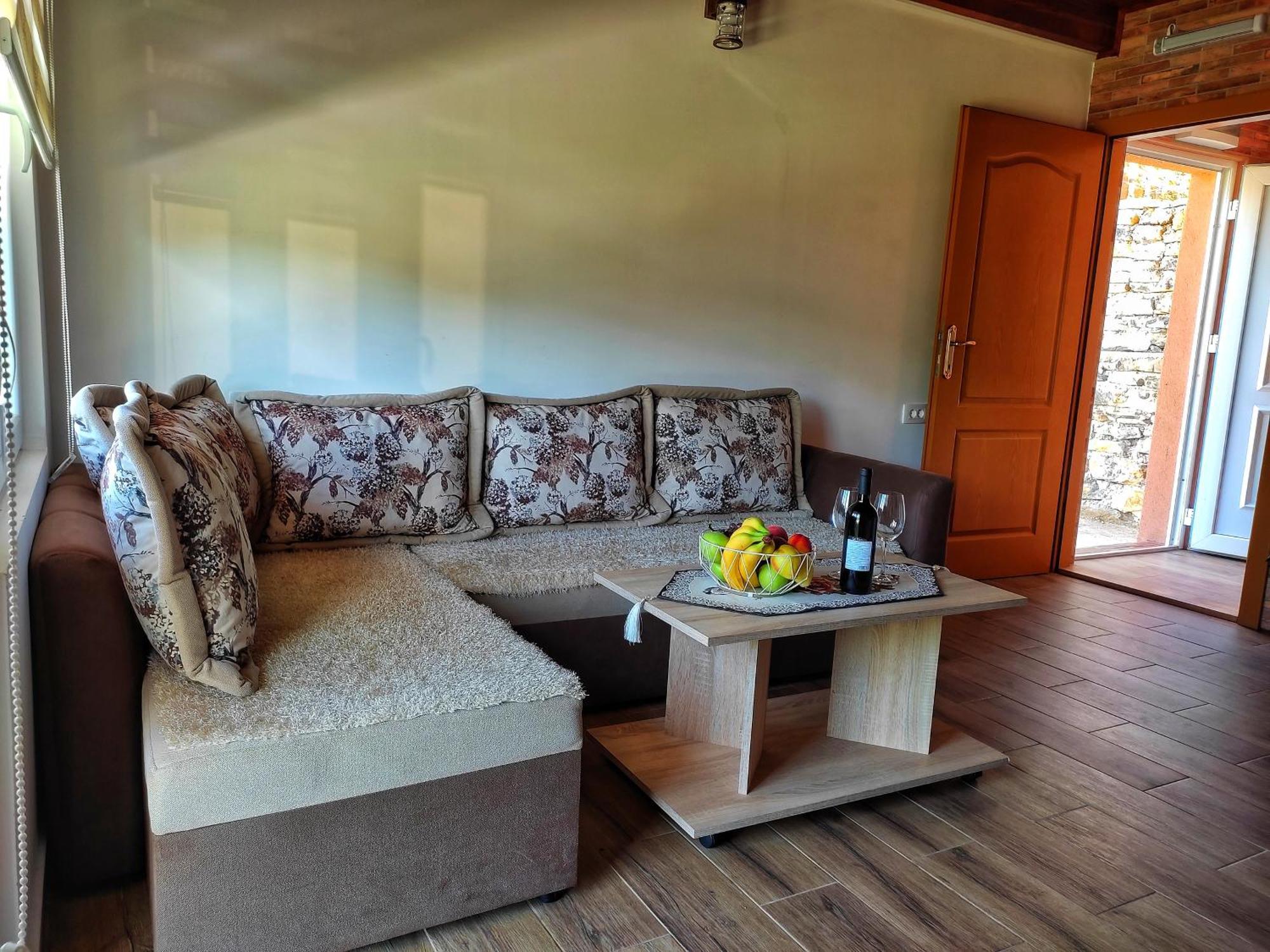 Guesthouse Madzarevic 플루지네 외부 사진