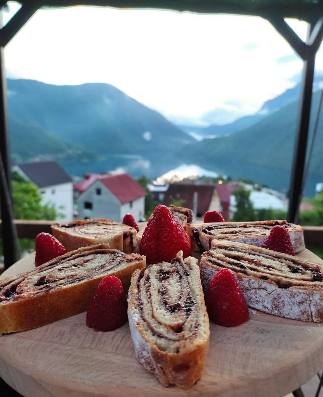 Guesthouse Madzarevic 플루지네 외부 사진