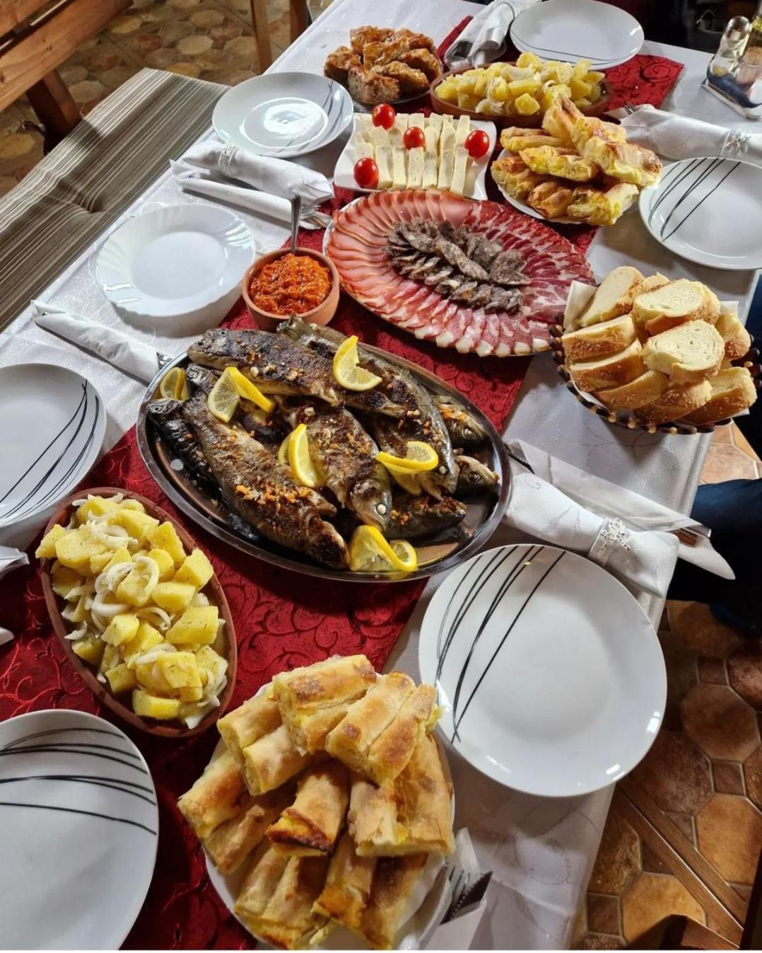 Guesthouse Madzarevic 플루지네 외부 사진