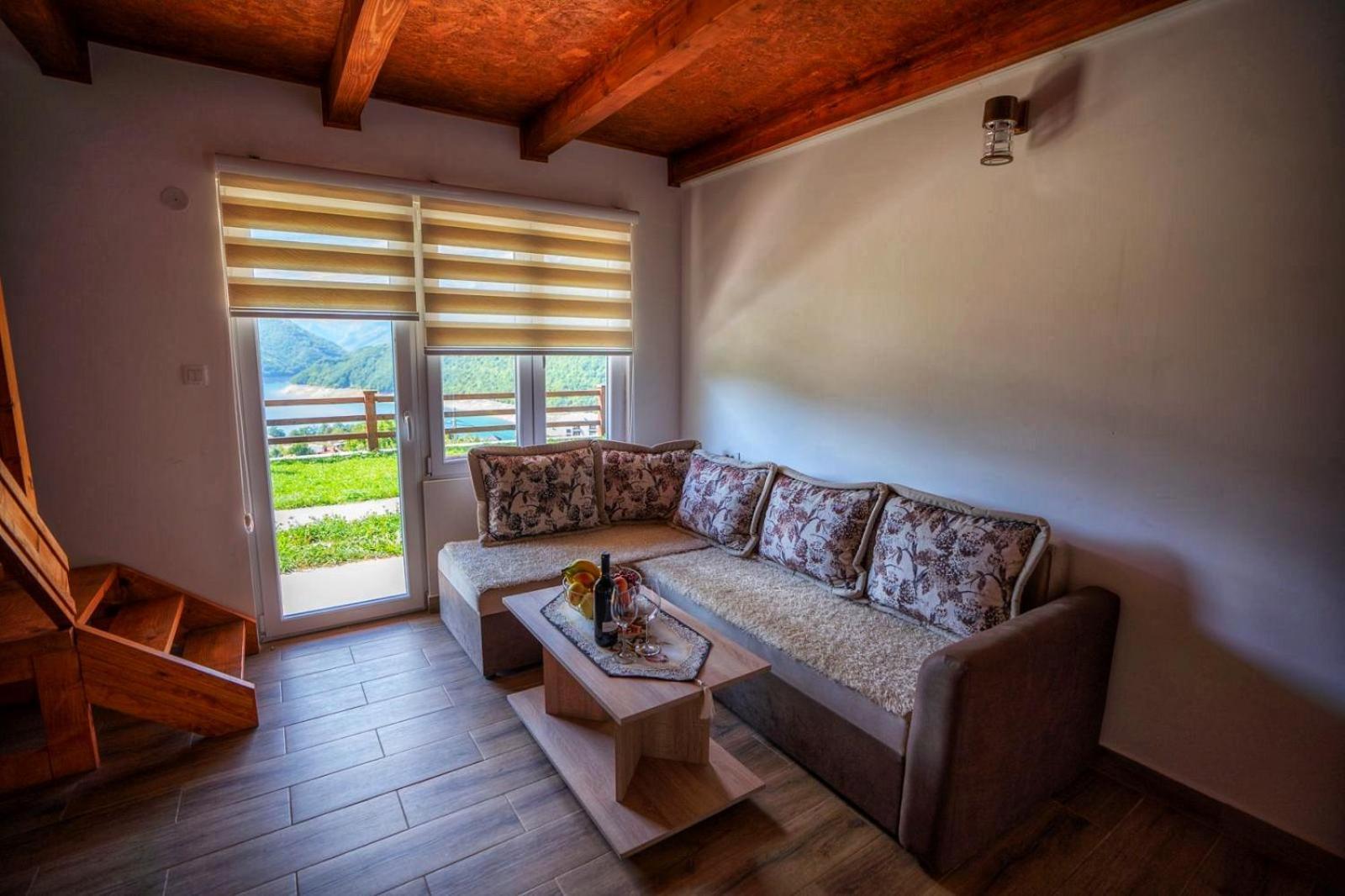 Guesthouse Madzarevic 플루지네 외부 사진