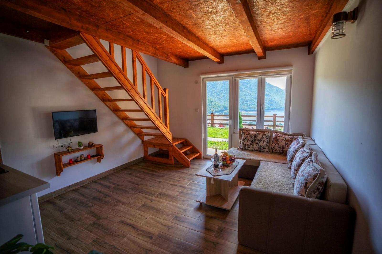 Guesthouse Madzarevic 플루지네 외부 사진